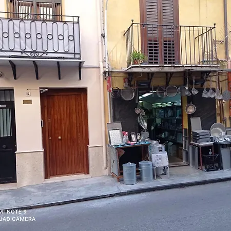 Calderai 52 * Palermo